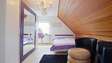 2 bedrooms, iron/ironing board, free WiFi, bed sheets