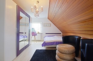 2 bedrooms, iron/ironing board, free WiFi, bed sheets
