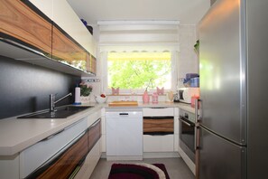 냉장고, 전자레인지, 쿡탑, 전기 주전자