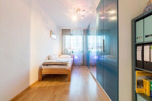 2 bedrooms, iron/ironing board, free WiFi, bed sheets - Private Apartment Leipziger Straße (Hannover)