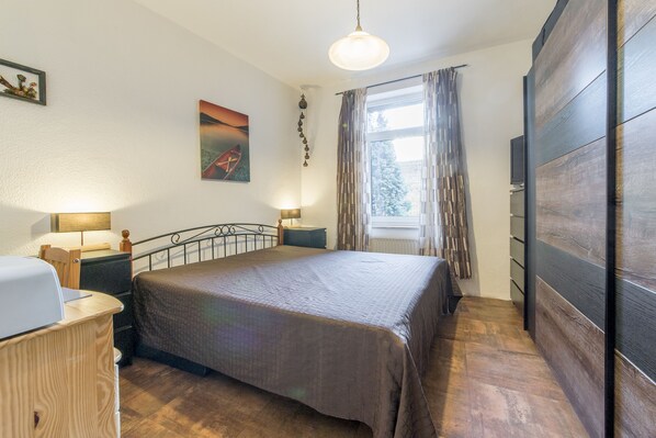 3 bedrooms, iron/ironing board, WiFi (free), bed sheets - Private Apartment Eleonorenstraße (Hannover)