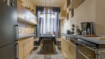 Fridge, microwave, stovetop, electric kettle