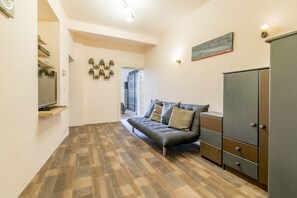 TV - Private Apartment Eleonorenstraße (Hannover)