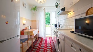 Fridge, microwave, stovetop, electric kettle - Private Apartment Röblingweg (Hannover)