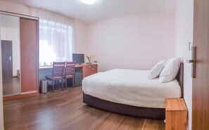Standard Double Room, Ensuite, Courtyard View | Select Comfort beds, minibar, in-room safe, desk - Apartment De Luna (Prague)