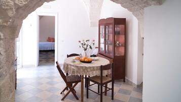 Apartment, 1 Bedroom | In-room dining