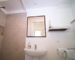 Apartment, 1 Bedroom | Bathroom | Shower, hair dryer, bidet, towels - Masseria Cavaliere Fumarola by Typney (Ostuni)