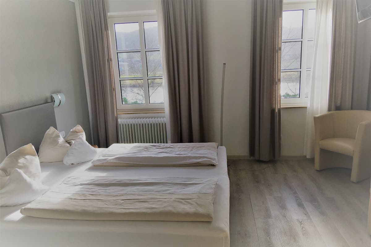Double Room | Iron/ironing board, free cribs/infant beds, free WiFi, bed sheets