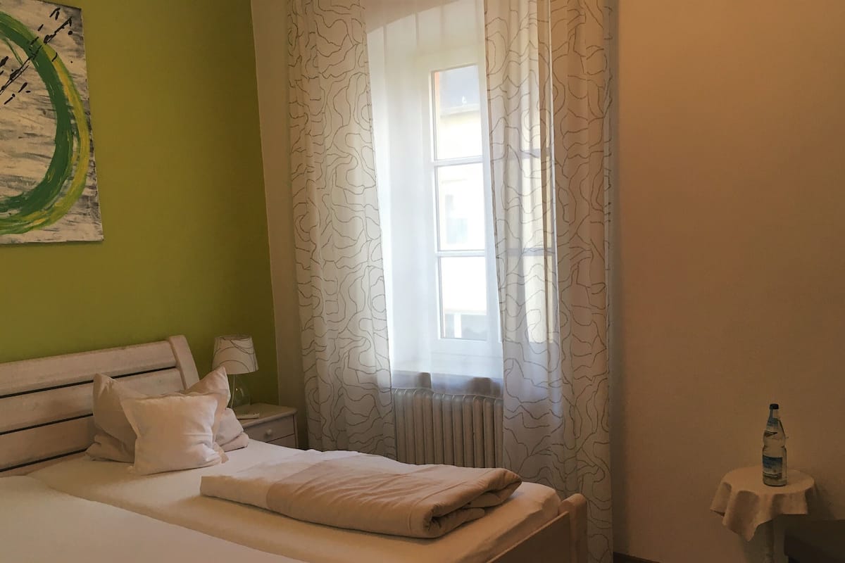 Single Room | Iron/ironing board, free cribs/infant beds, free WiFi, bed sheets