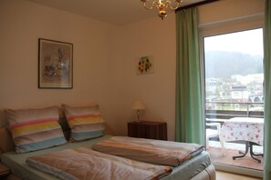 Desk, soundproofing, free WiFi - Hotel Humboldt (Bad Kissingen)