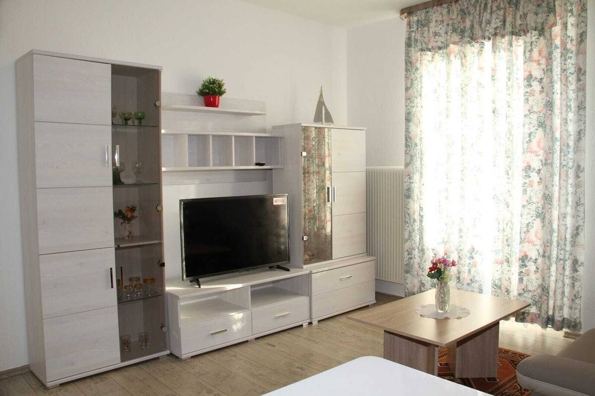 Studio, Balcony | Ruang tamu | TV skrin rata 