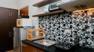 Quarto | Cozinha privada | Geladeira, cooktop, talheres/pratos/utensílios de cozinha