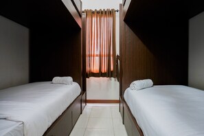 2 bedrooms, desk, free WiFi, bed sheets