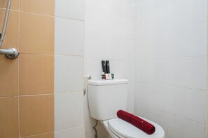 Kamar | Kamar mandi | Shower dan handuk