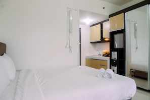 Room | 1 bedroom, desk, free WiFi, bed sheets - Best Location Studio Park View Condominium Apartment (Depok)