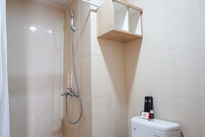 Zimmer | Dusche im Bad