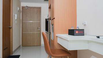 Room | 1 bedroom, desk, WiFi (free), bed sheets