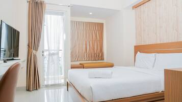 Room | 1 bedroom, desk, WiFi (free), bed sheets