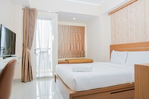1 bedroom, desk, free WiFi, bed sheets - Elegant New Studio The Oasis Apartment (Cikarang)