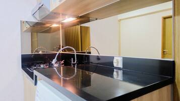Room | Private kitchen | Fridge, stovetop, cookware/dishes/utensils