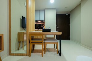 Room | In-room dining - Best Location 1BR Mustika Golf Apartment (Cikarang)