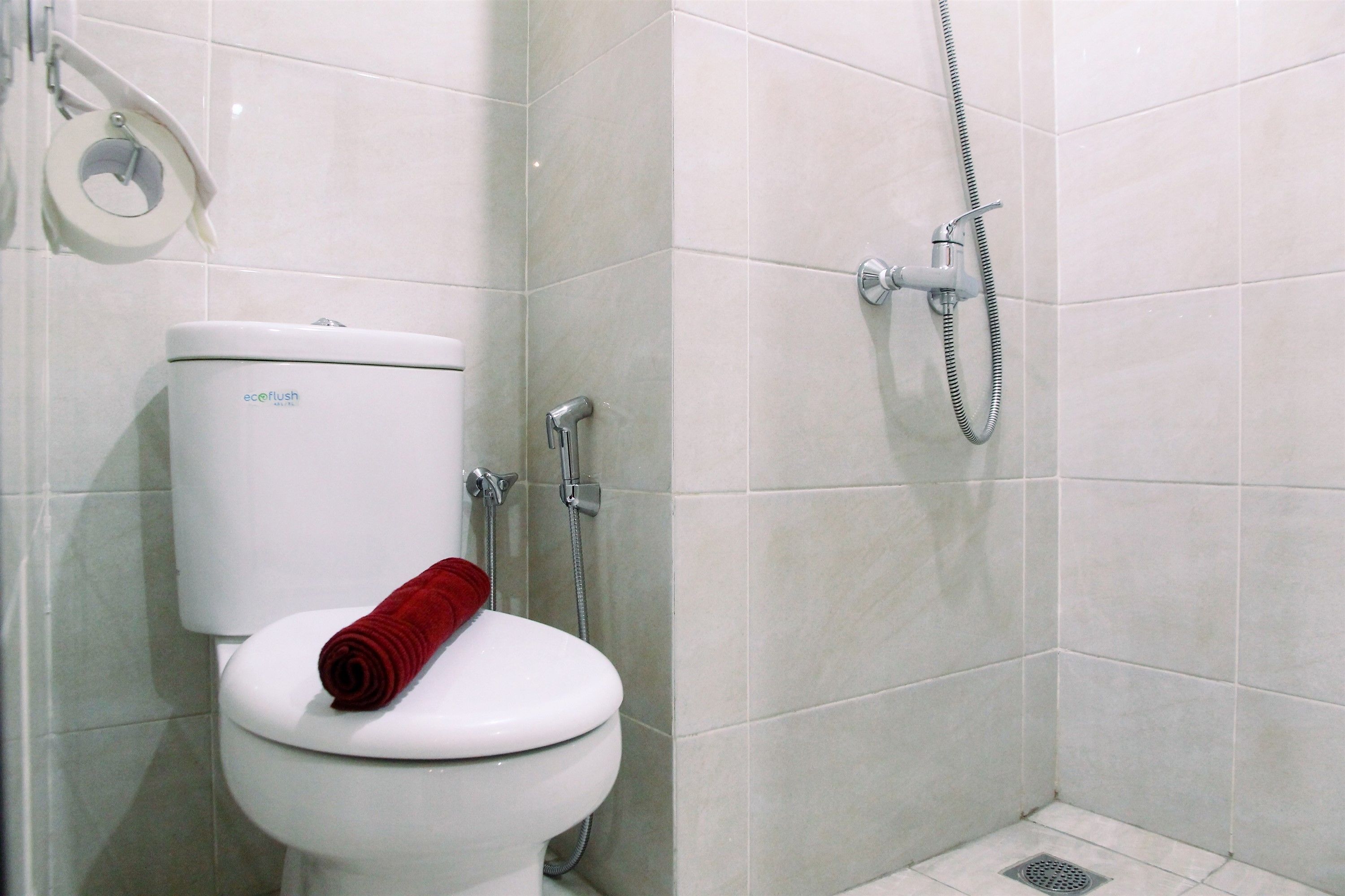 Kamar | Kamar mandi | Shower dan handuk