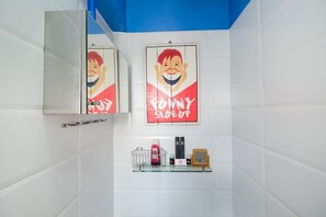 Bathroom amenities - Modern 1BR Apartment at Pancoran Riverside (Jakarta)