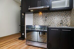 Room | Private kitchen | Fridge, stovetop, cookware/dishes/utensils - Spacious 2BR Tamansari Semanggi Apartment (Jakarta)