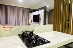 Private kitchenette - Best Price 1BR Lexington Residence (Jakarta)