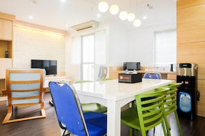 Zimmer | Essbereich im Zimmer