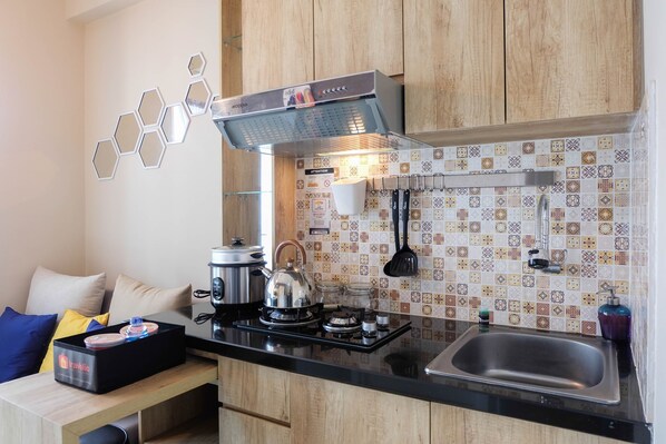 Kamar | Dapur pribadi | Lemari es, kompor, dan peralatan masak/sendok-piring