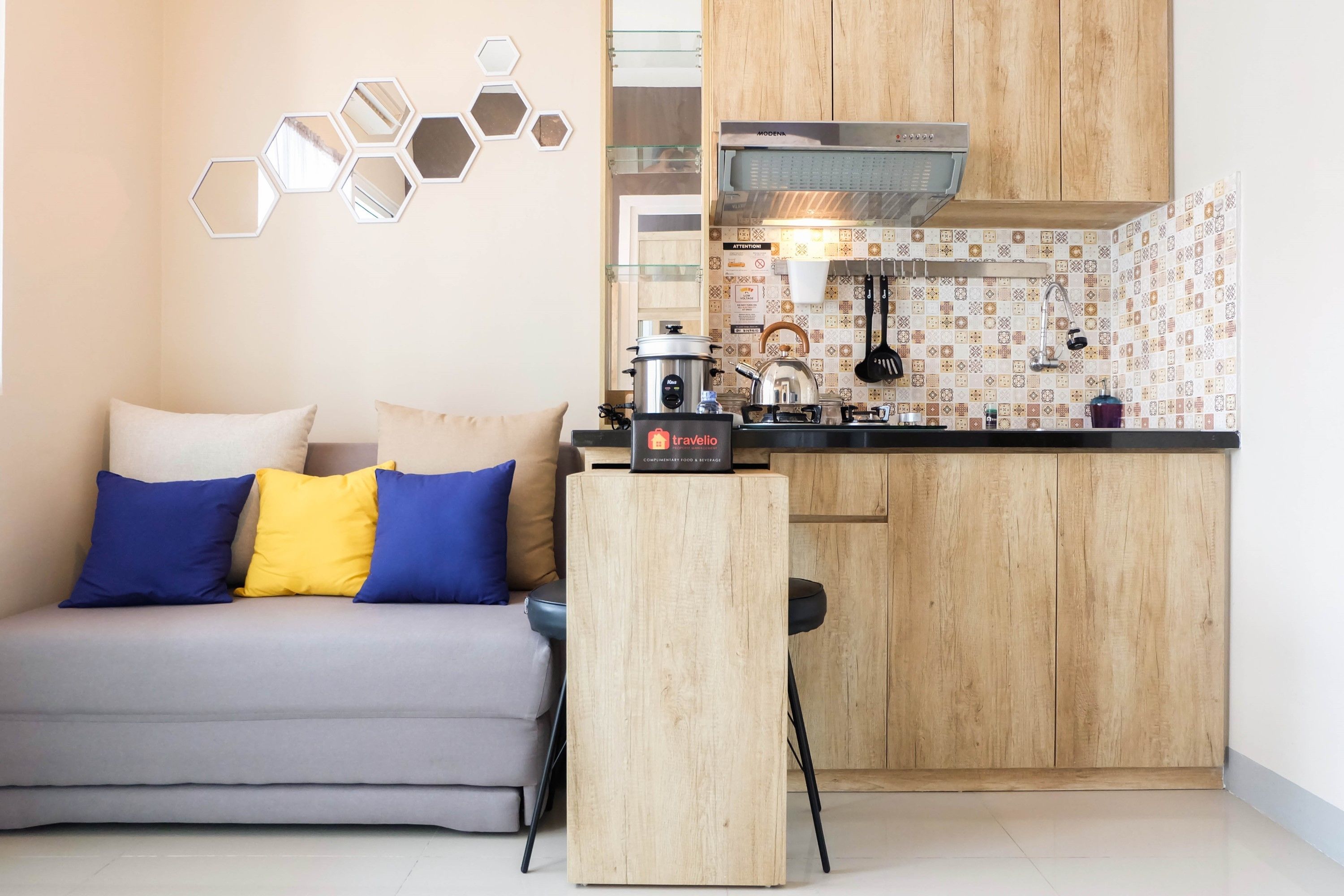 Quarto | Cozinha privada | Geladeira, cooktop, talheres/pratos/utensílios de cozinha