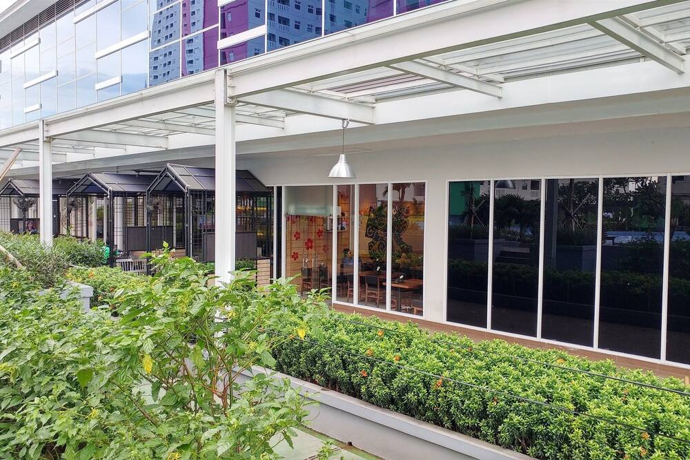 Modern and Bright 2BR Green Pramuka Apartment