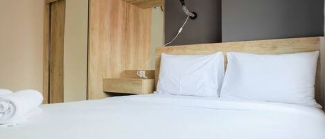 Room | 2 bedrooms, desk, free WiFi, bed sheets