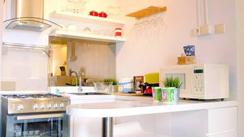 Kamar | Dapur pribadi | Lemari es, kompor, dan peralatan masak/sendok-piring