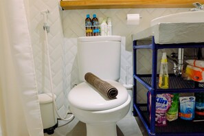 Habitación | Baño | Regadera, toallas, shampoo 