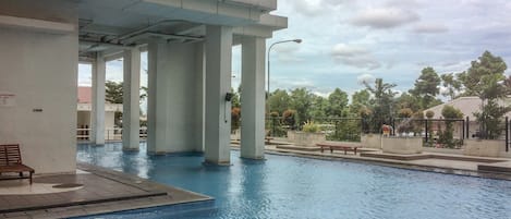 Hồ bơi ngoài trời