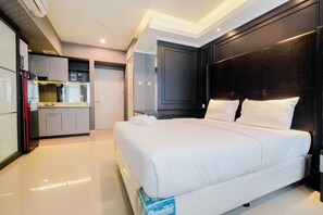 Room | 1 bedroom, desk, free WiFi, bed sheets - Fabulous Studio Grand Kamala Lagoon Apartment (Bekasi)