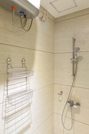 Zimmer | Dusche im Bad