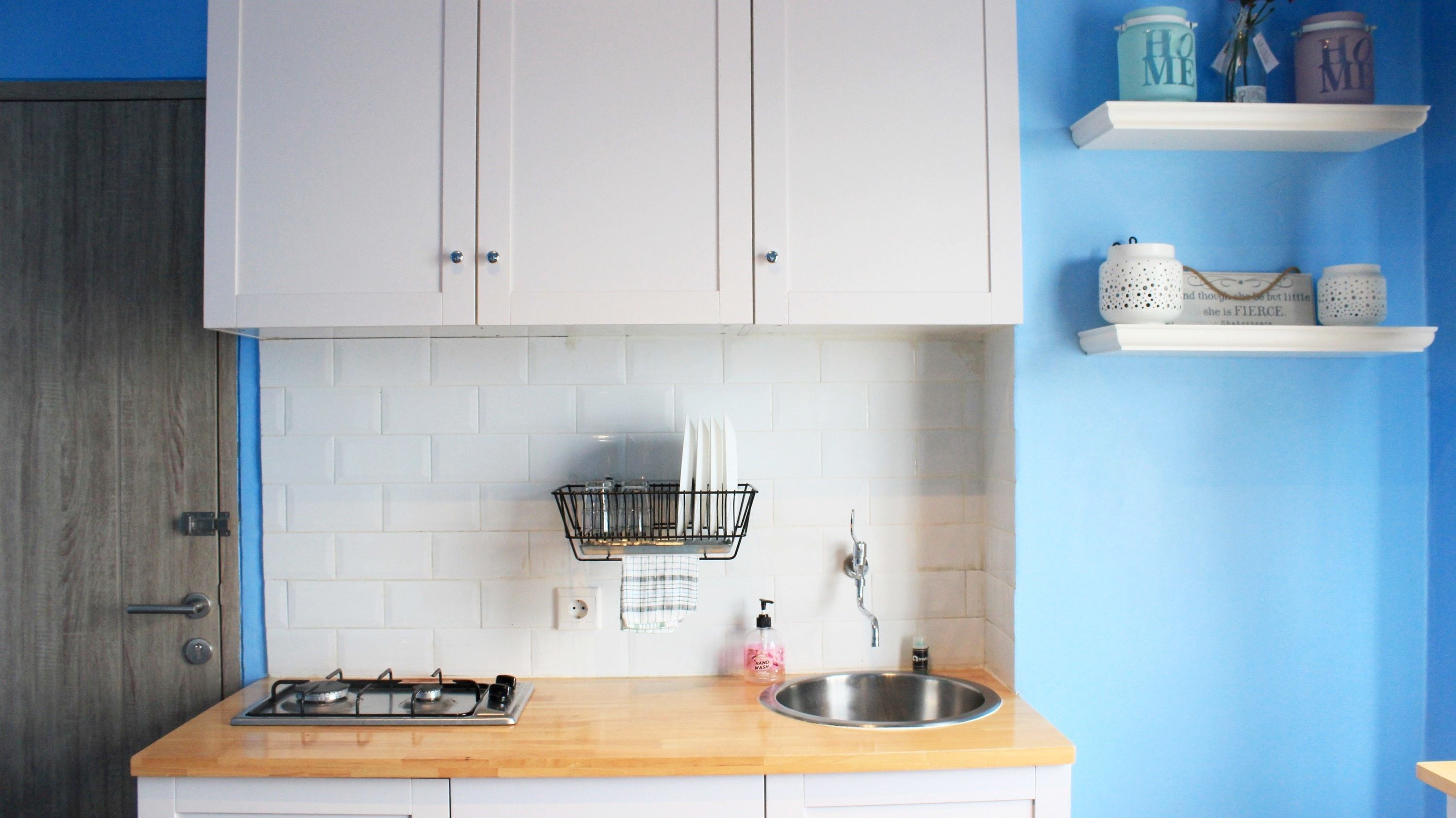 룸 | 전용 주방 | 냉장고, 쿡탑, 전기 주전자, 조리 도구/접시/주방 기구