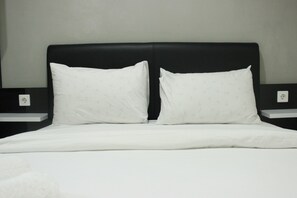 2 bedrooms, desk, free WiFi, bed sheets - Direct Access to Pool 2BR Apartment at Parahyangan Residence (Bandung)