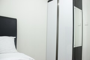 Room | 2 bedrooms, desk, free WiFi, bed sheets