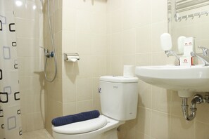 Kamar | Kamar mandi | Shower dan handuk