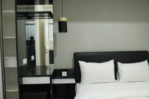 Room | 2 bedrooms, desk, free WiFi, bed sheets - Direct Access to Pool 2BR Apartment at Parahyangan Residence (Bandung)