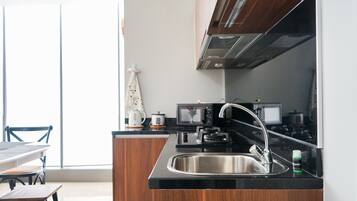 Fridge, stovetop, electric kettle, cookware/dishes/utensils