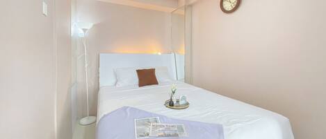 Rom | 1 soverom, skrivebord, wi-fi (inkludert) og sengetøy