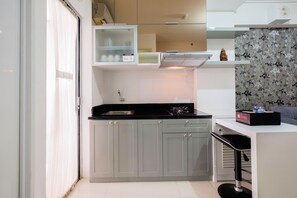 Quarto | Cozinha privada | Geladeira, cooktop, chaleira elétrica