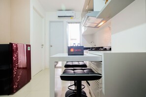 Room | Private kitchen | Fridge, stovetop, electric kettle, cookware/dishes/utensils - Brand New 2BR at Bassura City Apartment (Jakarta)