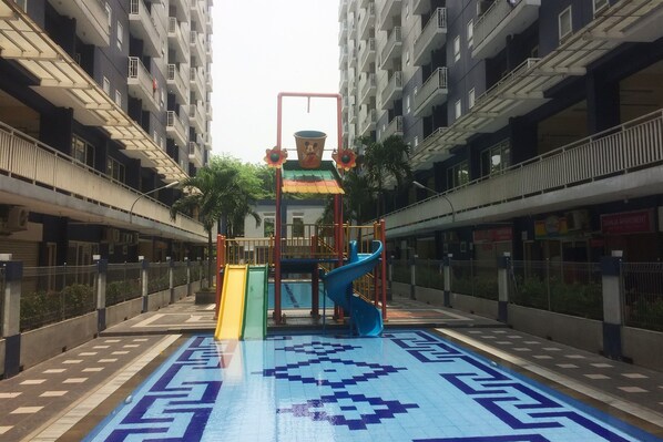 室外兒童遊樂區