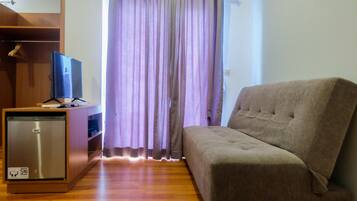 Room | Living area | TV